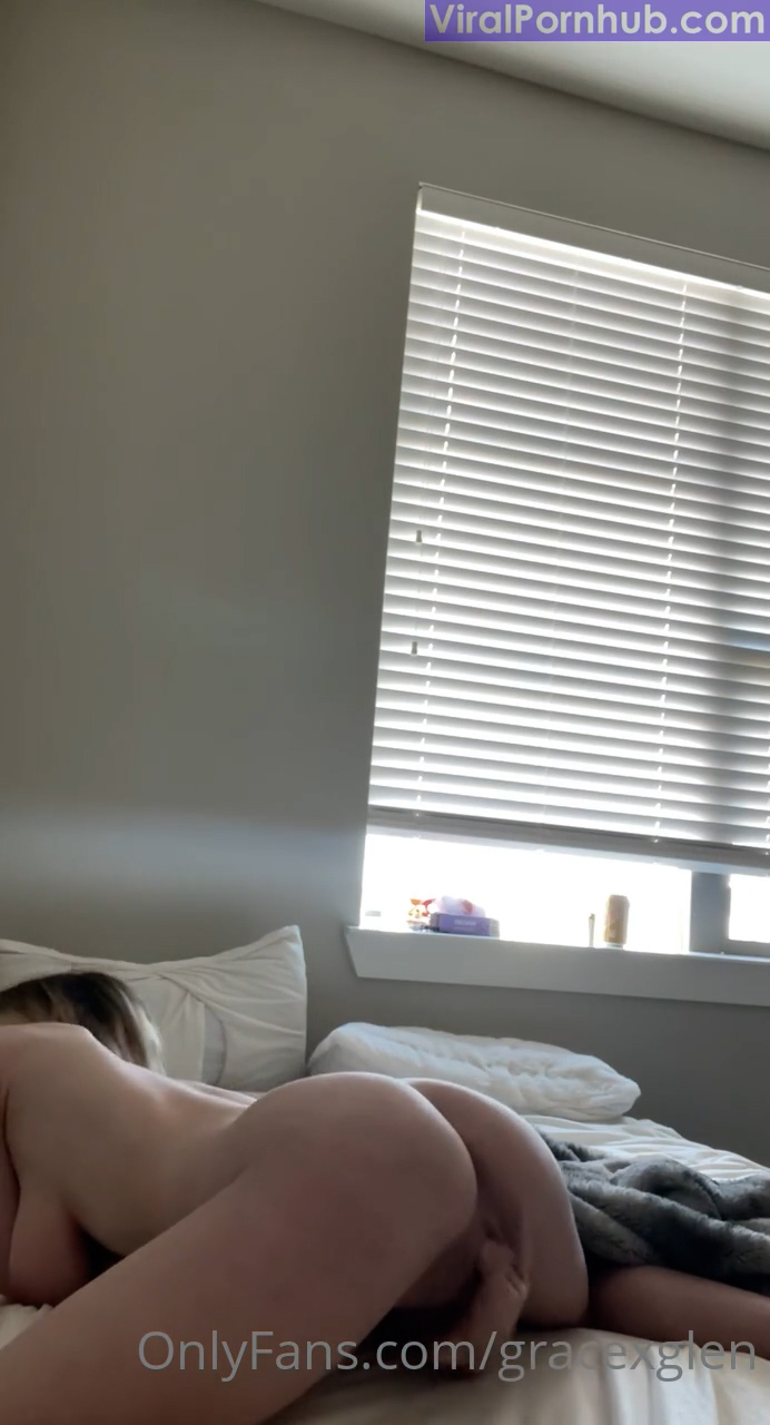 Gracexglen onlyfans leak – masturbate on bed