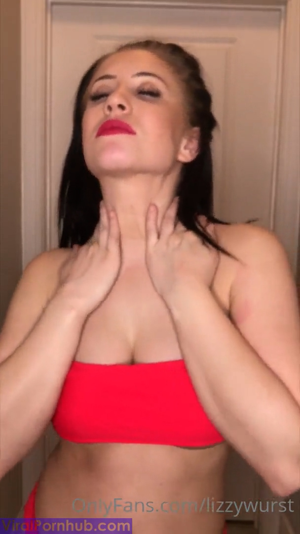 Lizzy Wurst onlyfans leak – teasing big boobs so sexy