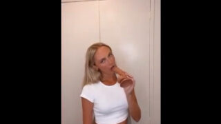 Annie Knight onlyfans leak video – sucking dildo